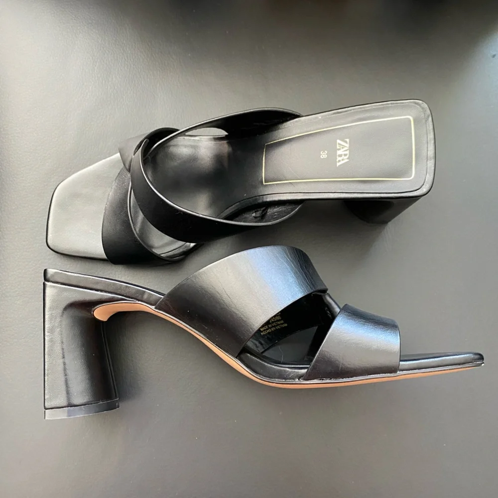 New black shoes , Zara - Picture 3 of 4